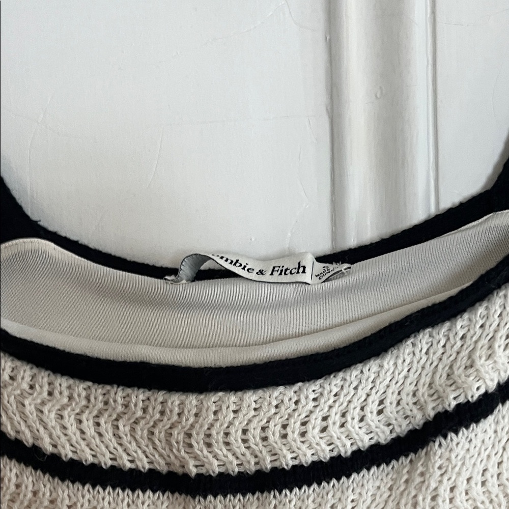 Abercrombie Elegant Black and White Knit Dress. Size Small. - Picture 3 of 5